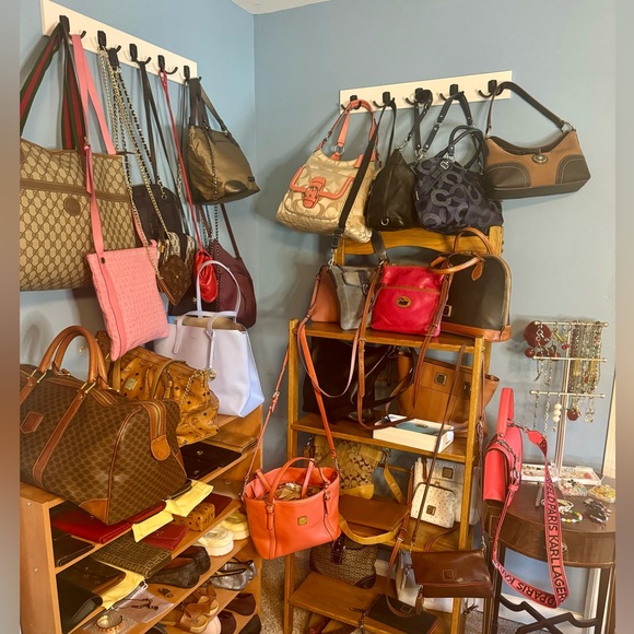 Live show notice! Like to know when I’m live! Designer & lux bags and more! - Picture 5 of 10